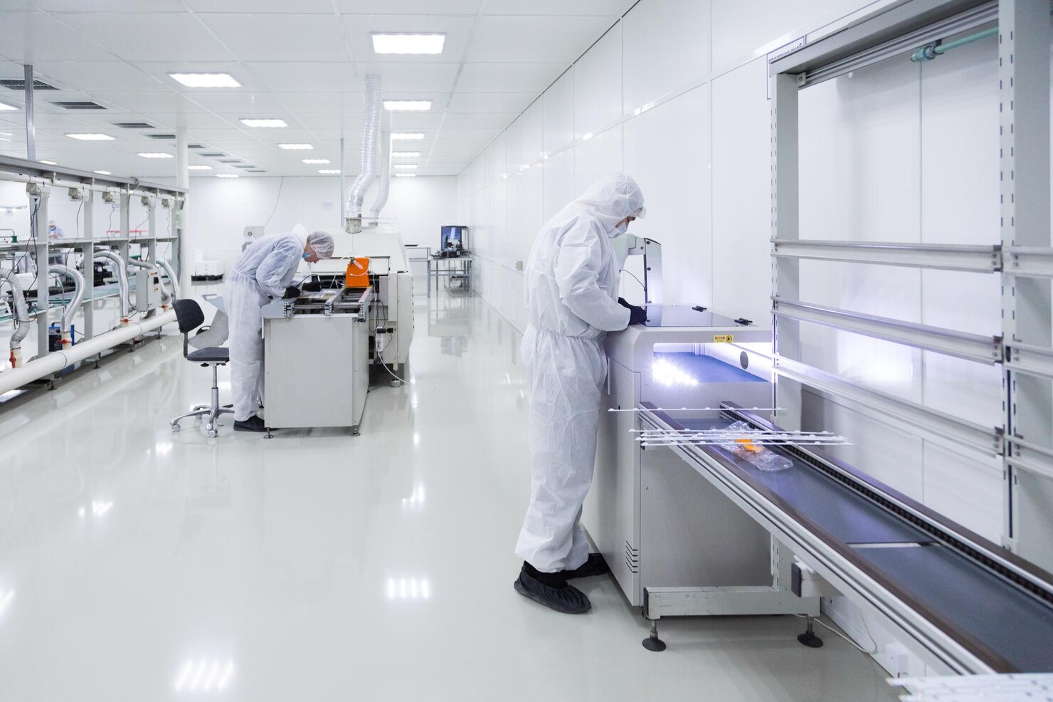 GMP-compliant cleanroom cleaning for Orange County biotech facilities